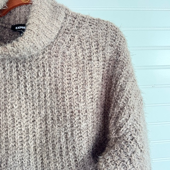 Express Women’s Mock Neck Knit Sweater Cropped Fuzzy Sz M Pullover - Picture 5 of 15
